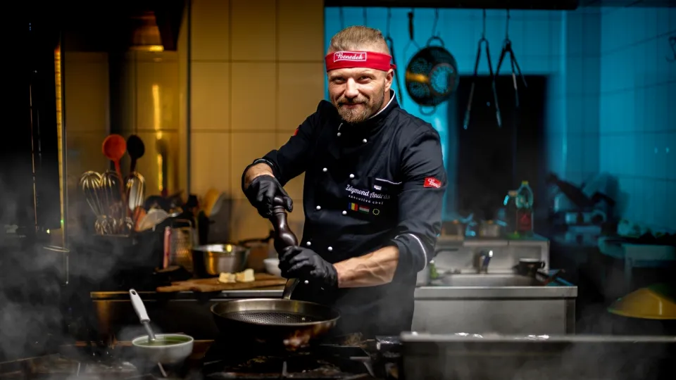 FaceApp_1698152576984